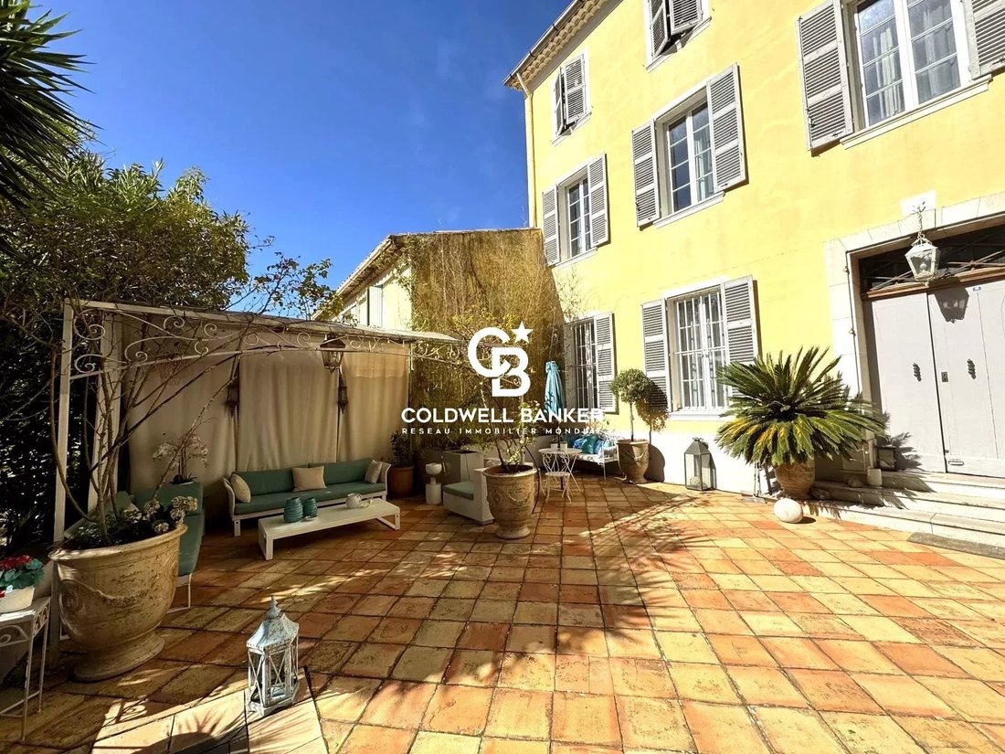 Estate in La Crau, Provence-Alpes-Côte d'Azur, France 4 - 14926433