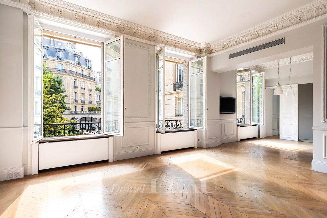Apartment in Triangle d'Or, Paris 8e Arrondissement, Paris 4 - 13254145