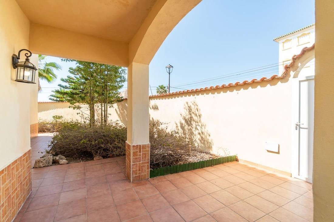 Villa in Torrevieja, Valencian Community, Spain 3 - 15738604