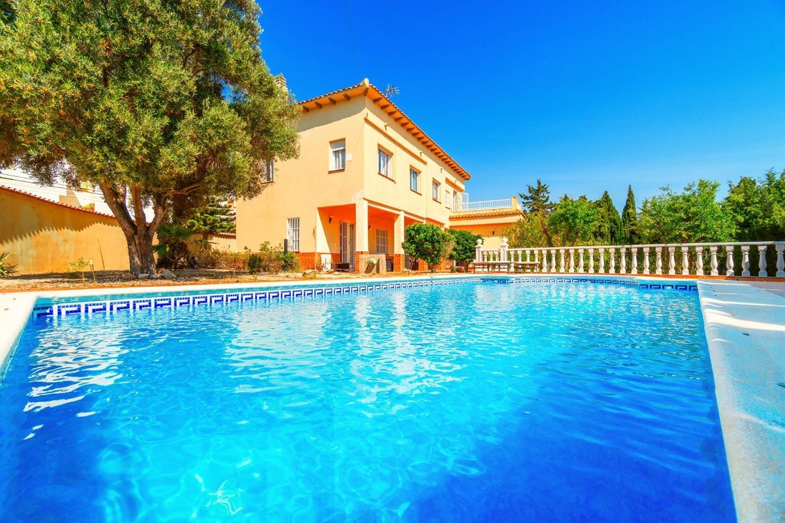 Villa in Torrevieja, Valencian Community, Spain 1 - 15738604