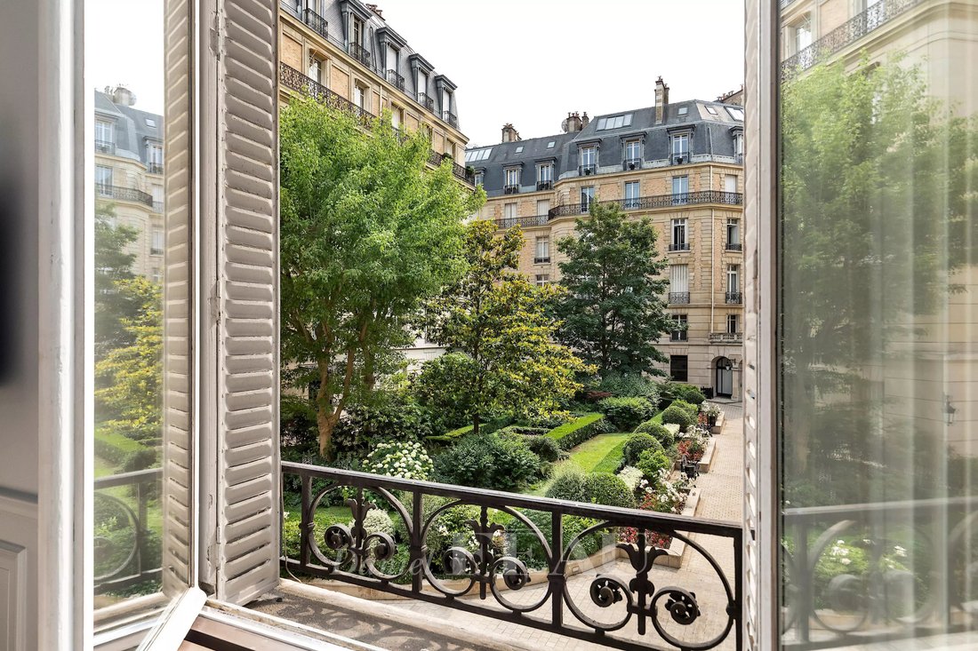 Apartment in Triangle d'Or, Paris 8e Arrondissement, Paris 2 - 13254145