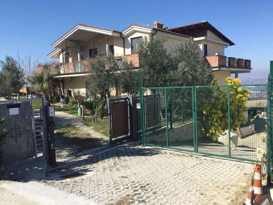 Villa in Roseto degli Abruzzi, Abruzzo, Italy 2 - 15738964