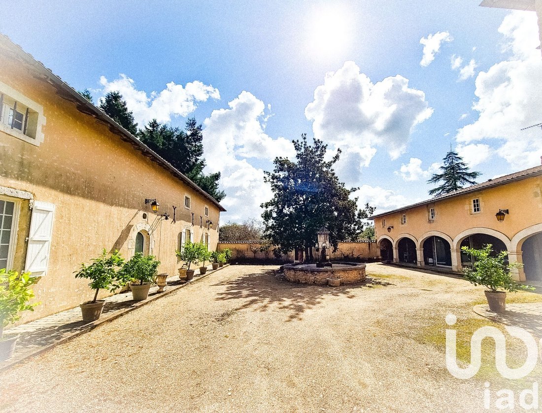 House in Vieux-Ruffec, Nouvelle-Aquitaine, France 2 - 15740460