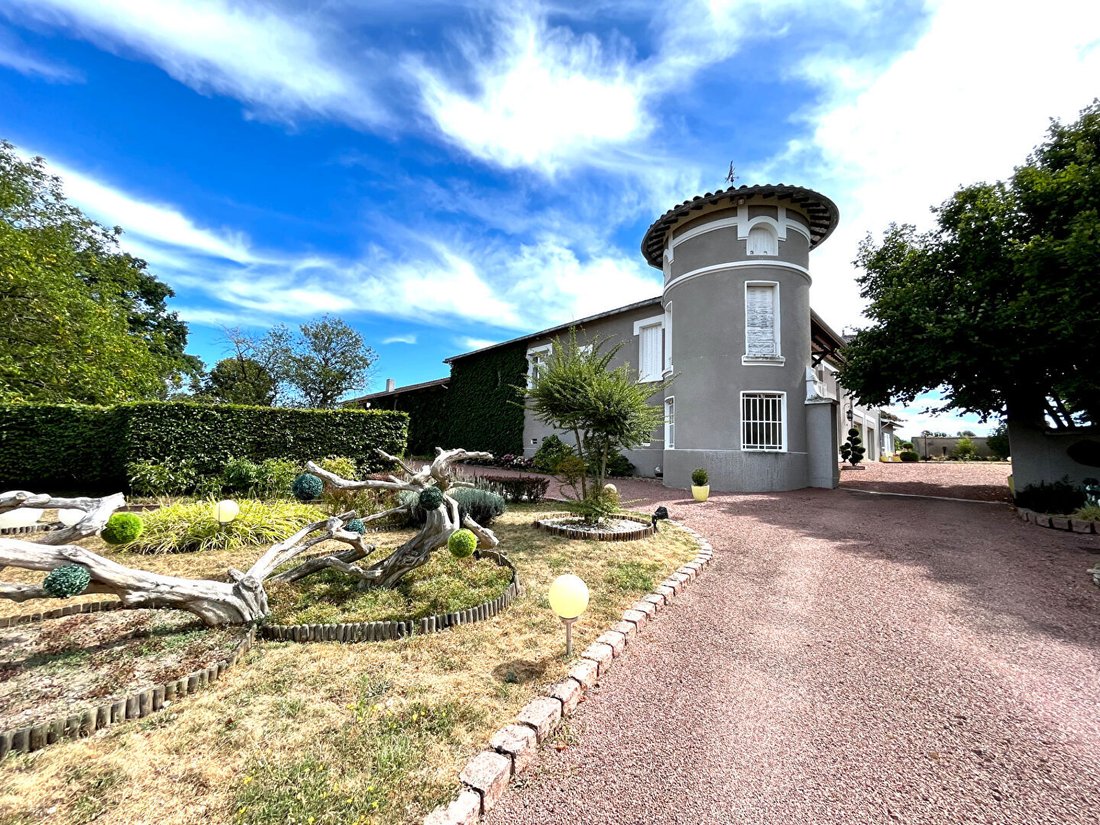 Villa in Arsenal, Roanne, France 3 - 15739661