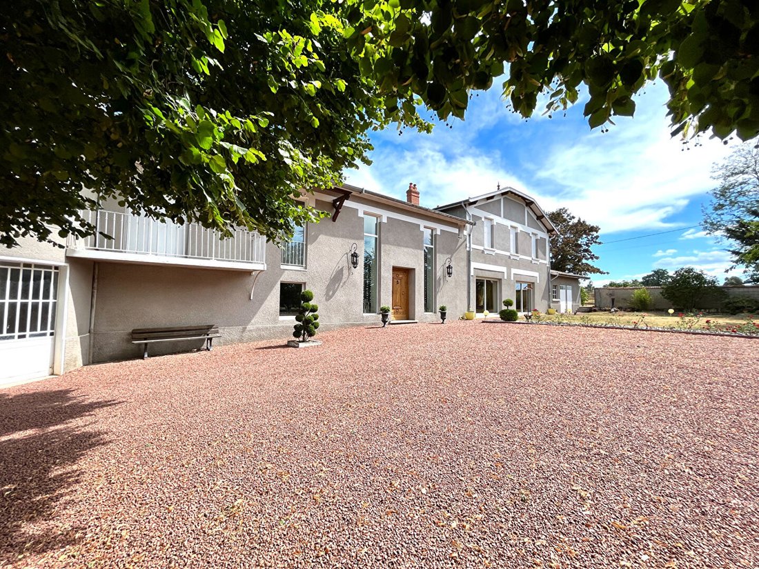 Villa in Arsenal, Roanne, France 1 - 15739661