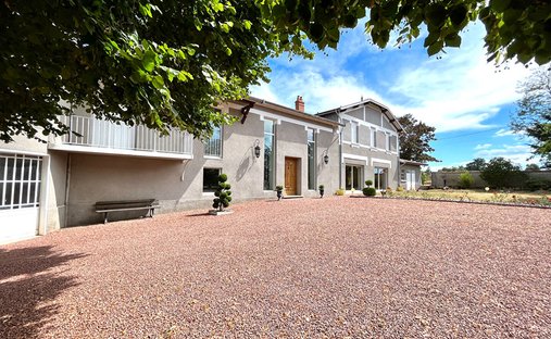 Villa in Arsenal, Roanne, France 1