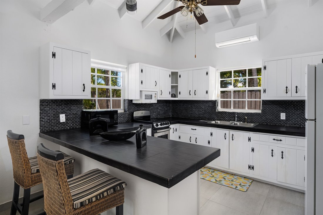 House in Grace Bay, Caicos Islands, Turks and Caicos Islands 4 - 14226010