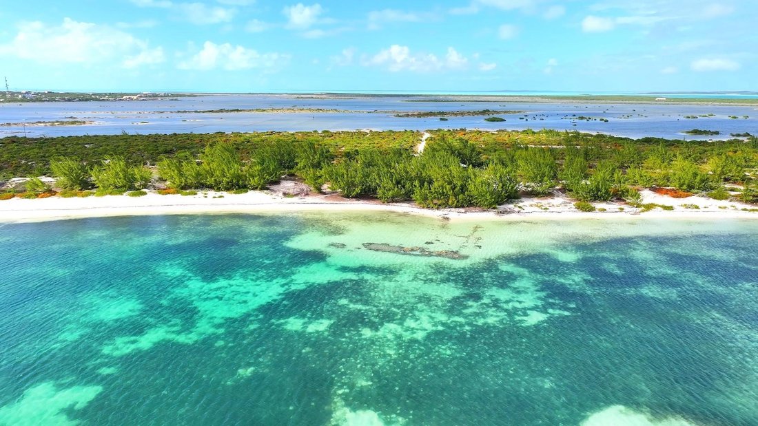 Land in Cockburn Harbour, Caicos Islands, Turks and Caicos Islands 1 - 15224760