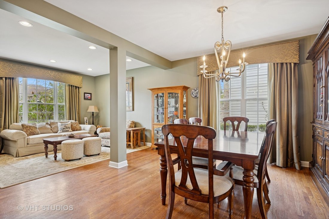 House in Buffalo Grove, Illinois, United States 3 - 15460440