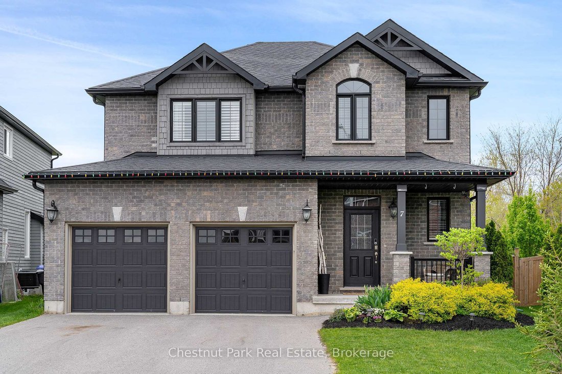 House in Collingwood, Ontario, Canada 2 - 15683535