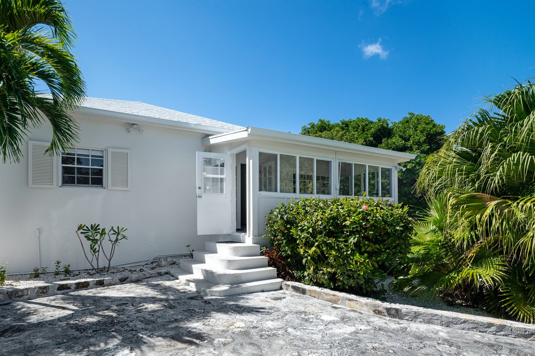 House in Grace Bay, Caicos Islands, Turks and Caicos Islands 1 - 14226010