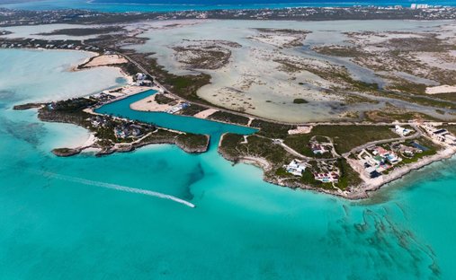 Terrain à Long Bay Hills, Caicos Islands, Îles Turks et Caïques 1