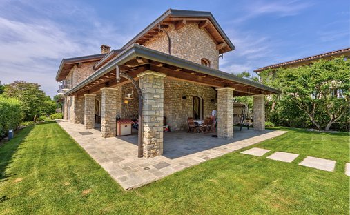 Villa in Olgiate Comasco, Lombardy, Italy 1