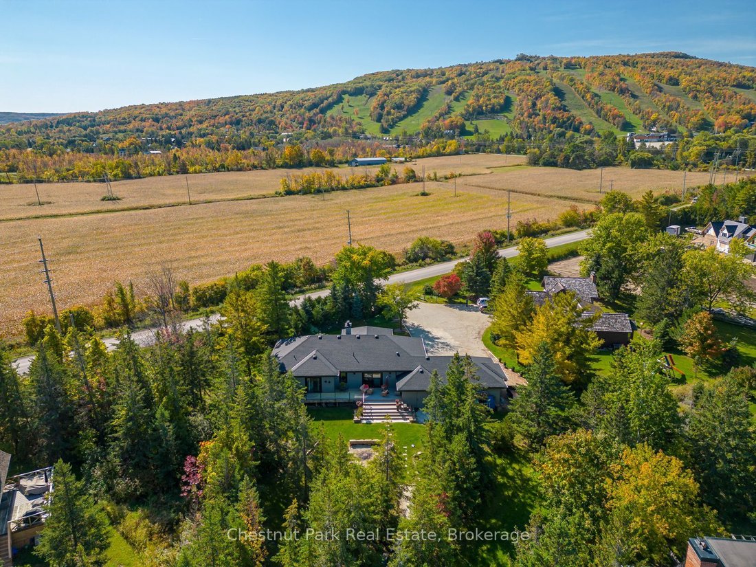 House in Collingwood, Ontario, Canada 2 - 15554630