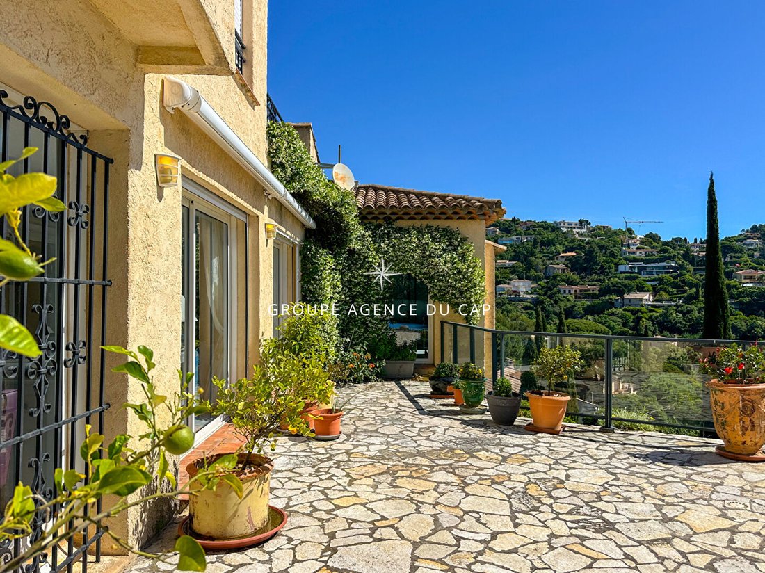 Villa in Les Issambres, Roquebrune-sur-Argens, France 2 - 15740367