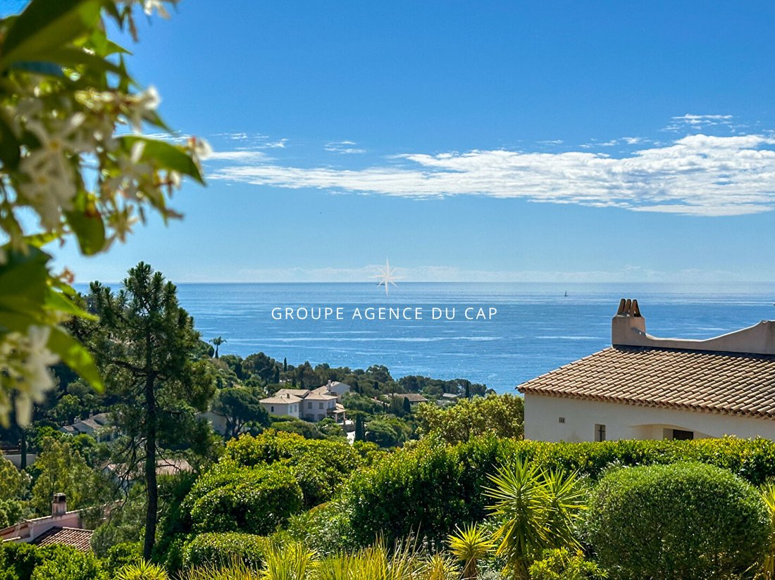 Villa in Les Issambres, Roquebrune-sur-Argens, France 3 - 15740367