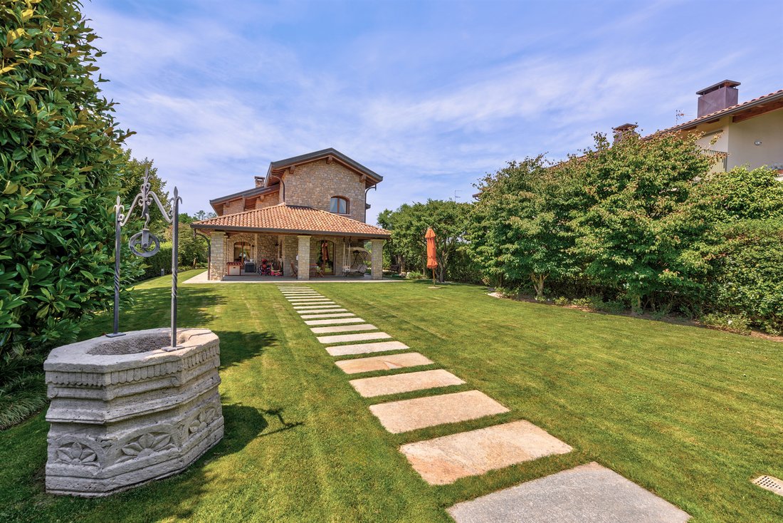 Villa in Olgiate Comasco, Lombardy, Italy 2 - 15169823