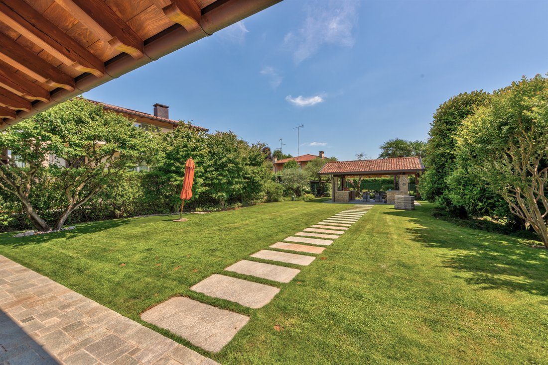 Villa in Olgiate Comasco, Lombardy, Italy 3 - 15169823