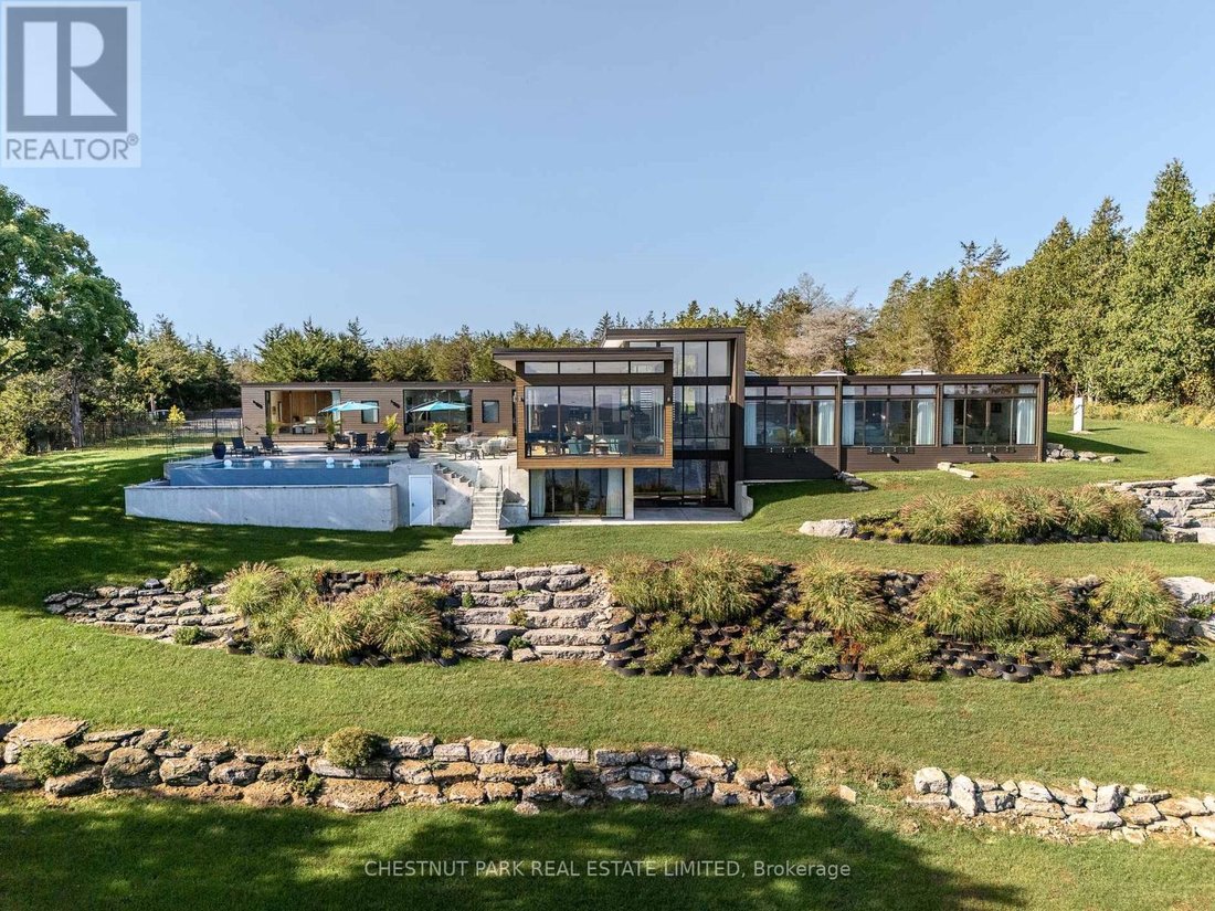 House in Prince Edward, Ontario, Canada 1 - 15533557