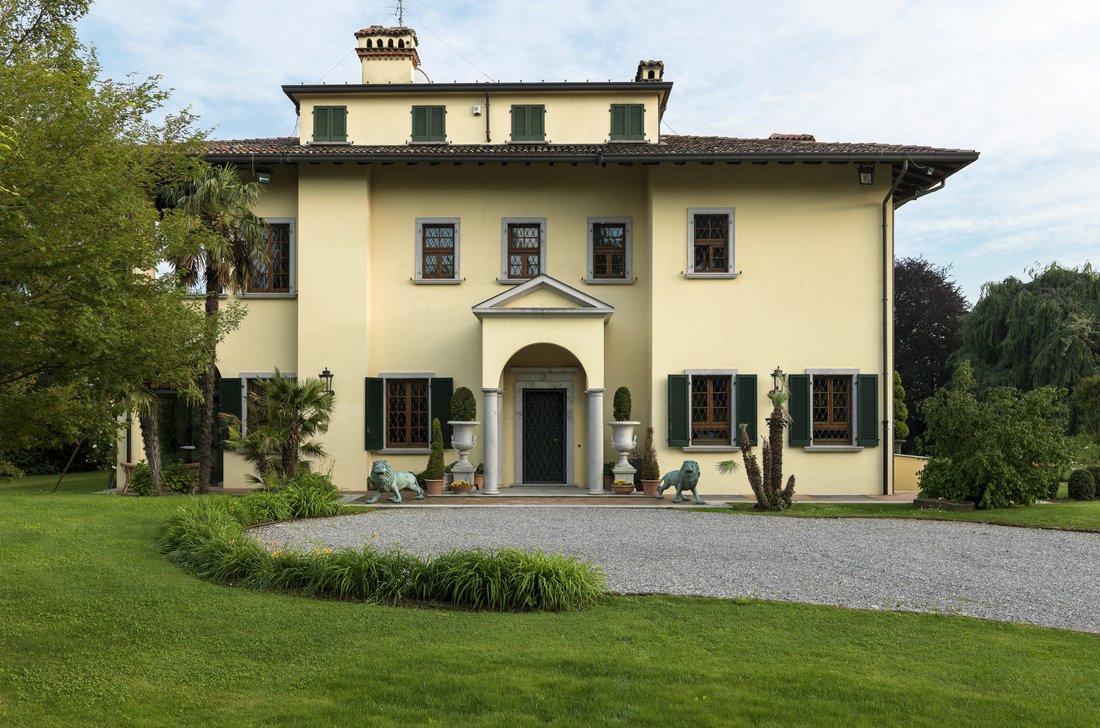 Villa in Carugo, Lombardy, Italy 1 - 15488343