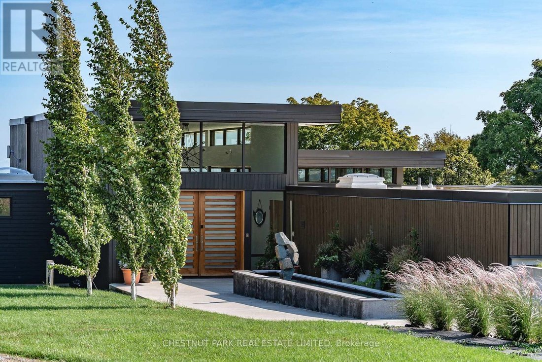 House in Prince Edward, Ontario, Canada 2 - 15533557