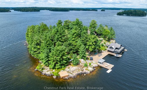 House in Muskoka Lakes, Ontario, Canada 1