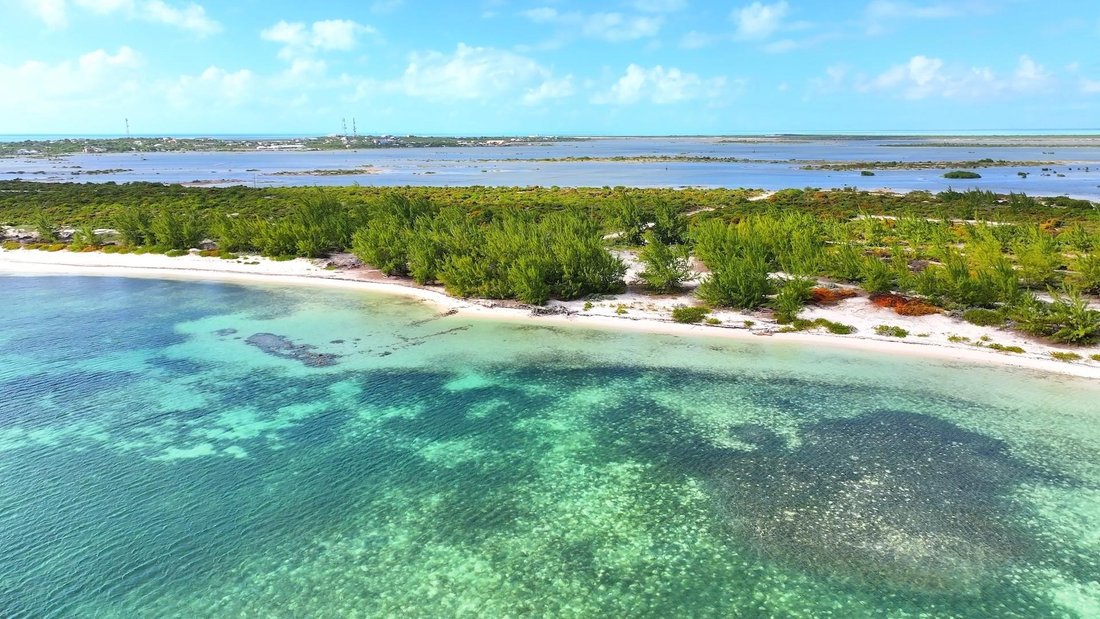 Land in Cockburn Harbour, Caicos Islands, Turks and Caicos Islands 2 - 15224760
