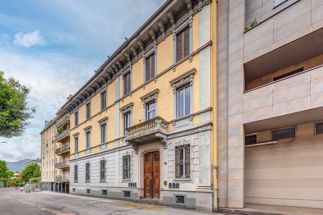 Apartment in Eastern Lake Center, Como, Lombardy 1 - 15169798