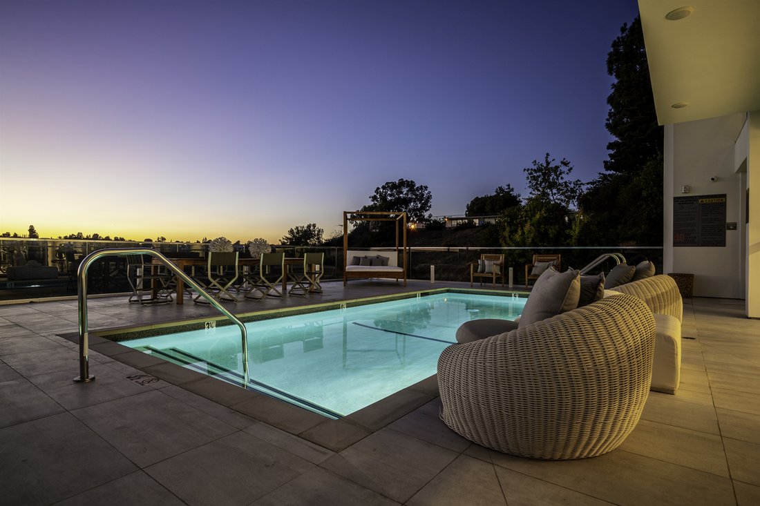Los Angeles, California, United States 3 - 15277091
