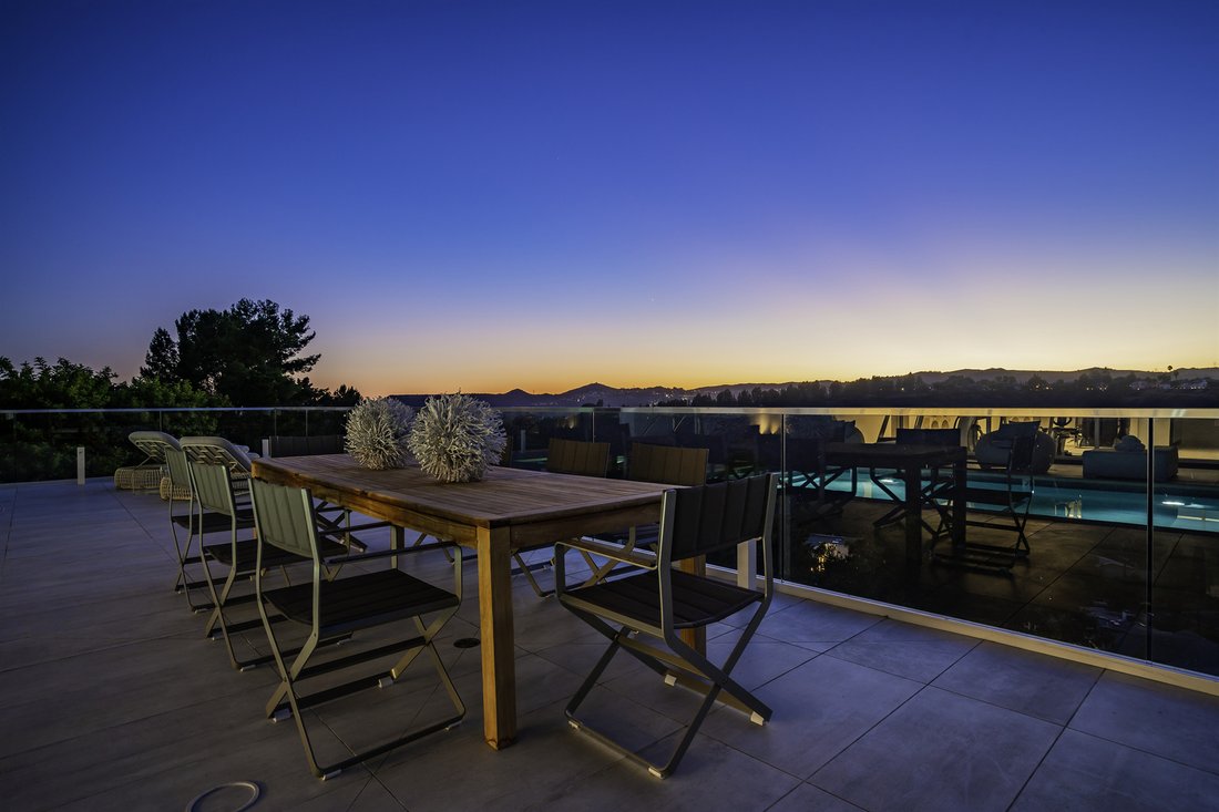 Los Angeles, California, United States 2 - 15277091