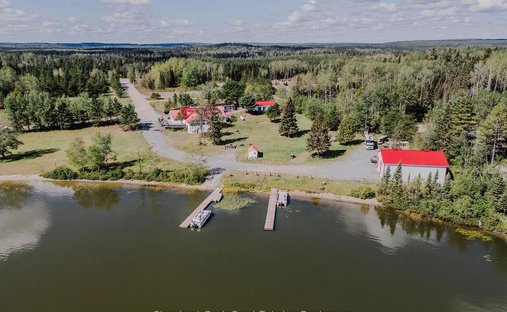 Sesekinika, Ontario, Canada 1