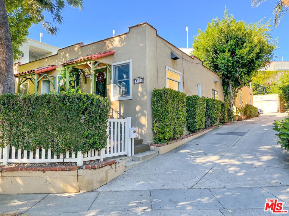 Los Angeles, California, United States 1 - 15277085