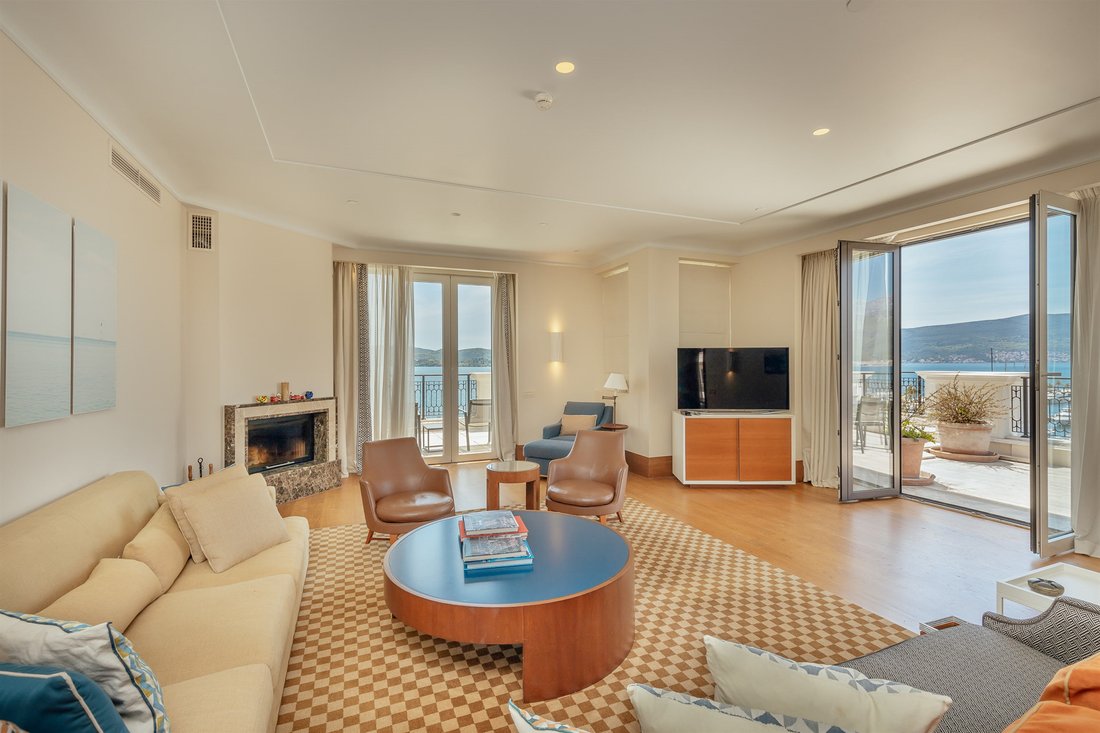 Apartment in Tivat, Tivat Municipality, Montenegro 3 - 15364328