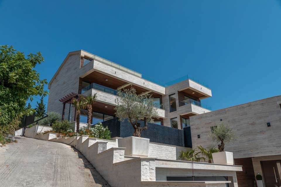 Villa in Tivat, Tivat Municipality, Montenegro 2 - 15633097