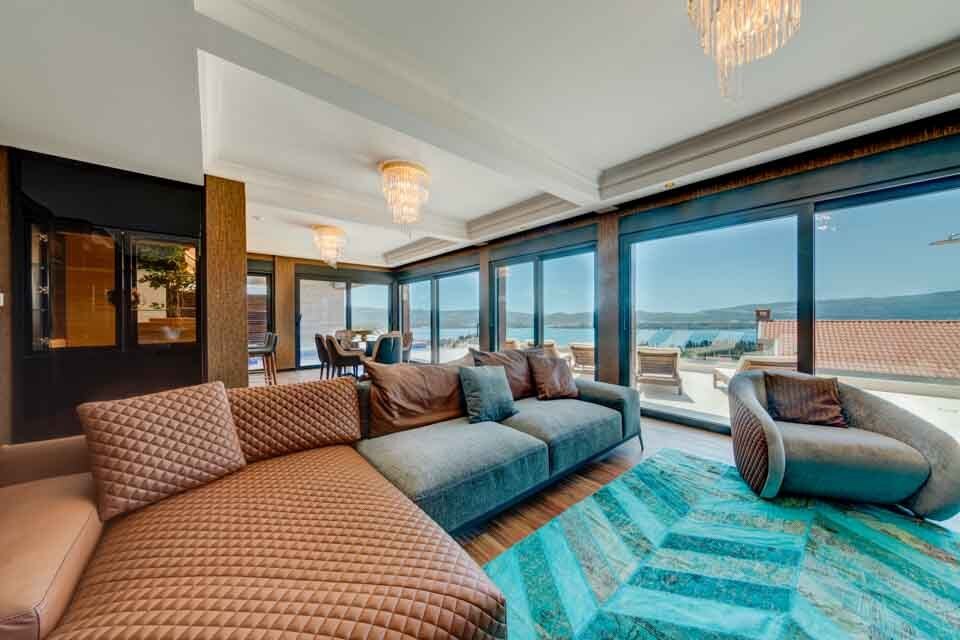 Villa in Tivat, Tivat Municipality, Montenegro 1 - 15633095