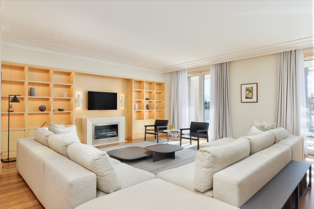 Apartment in Tivat, Tivat Municipality, Montenegro 1 - 15718173