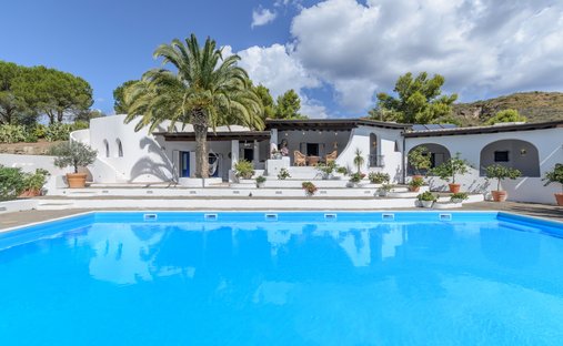 Stadthaus in Insel Vulcano, Sizilien, Italien 1