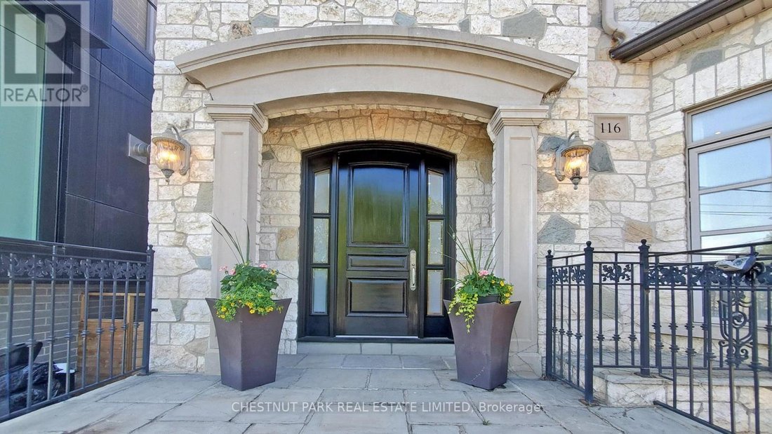 House in Toronto, Ontario, Canada 2 - 15662203