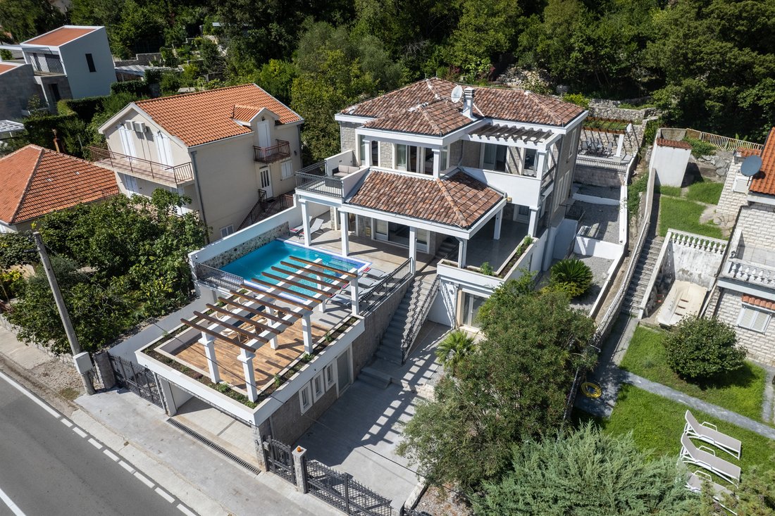 Villa in Strp, Kotor Municipality, Montenegro 1 - 15364316