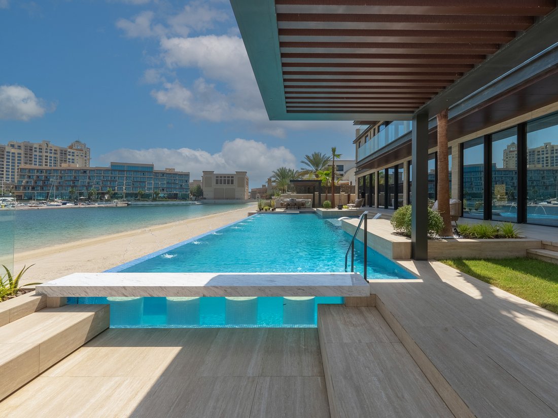 Villa in Palm Jumeirah, Dubai, United Arab Emirates 2 - 15647115