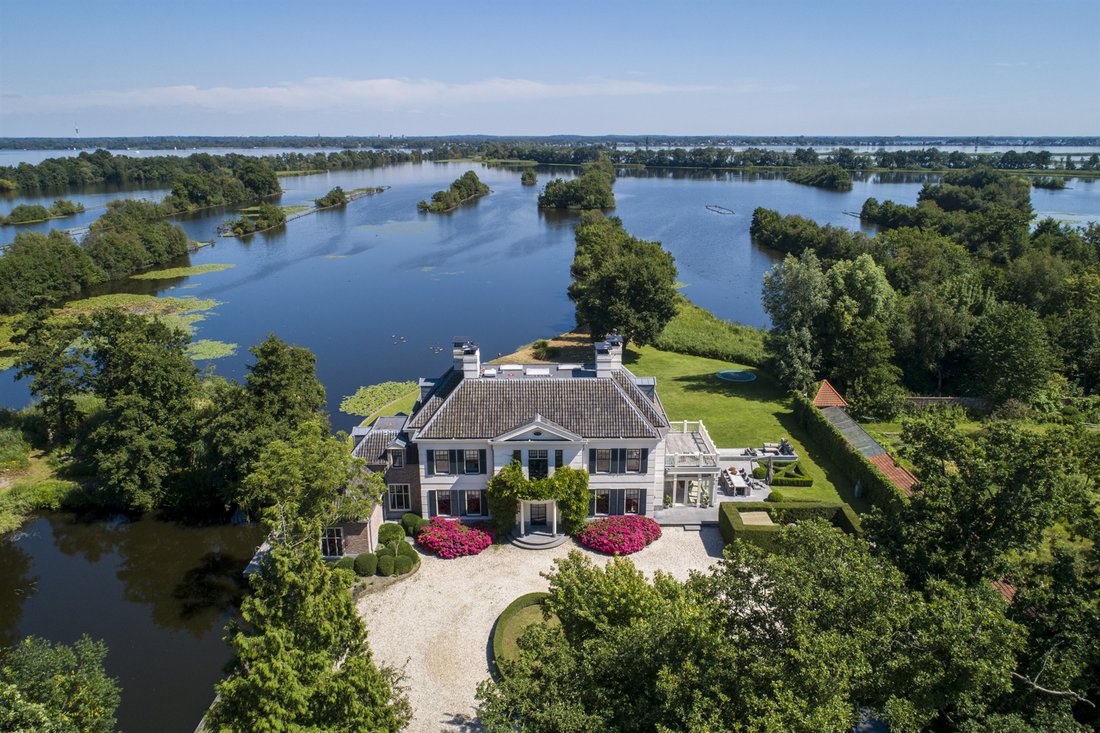 Estate in Loenen aan de Vecht, Utrecht, Netherlands 1 - 15349038
