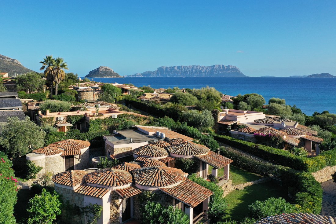 Villa in Center, Olbia, Italy 3 - 15402787
