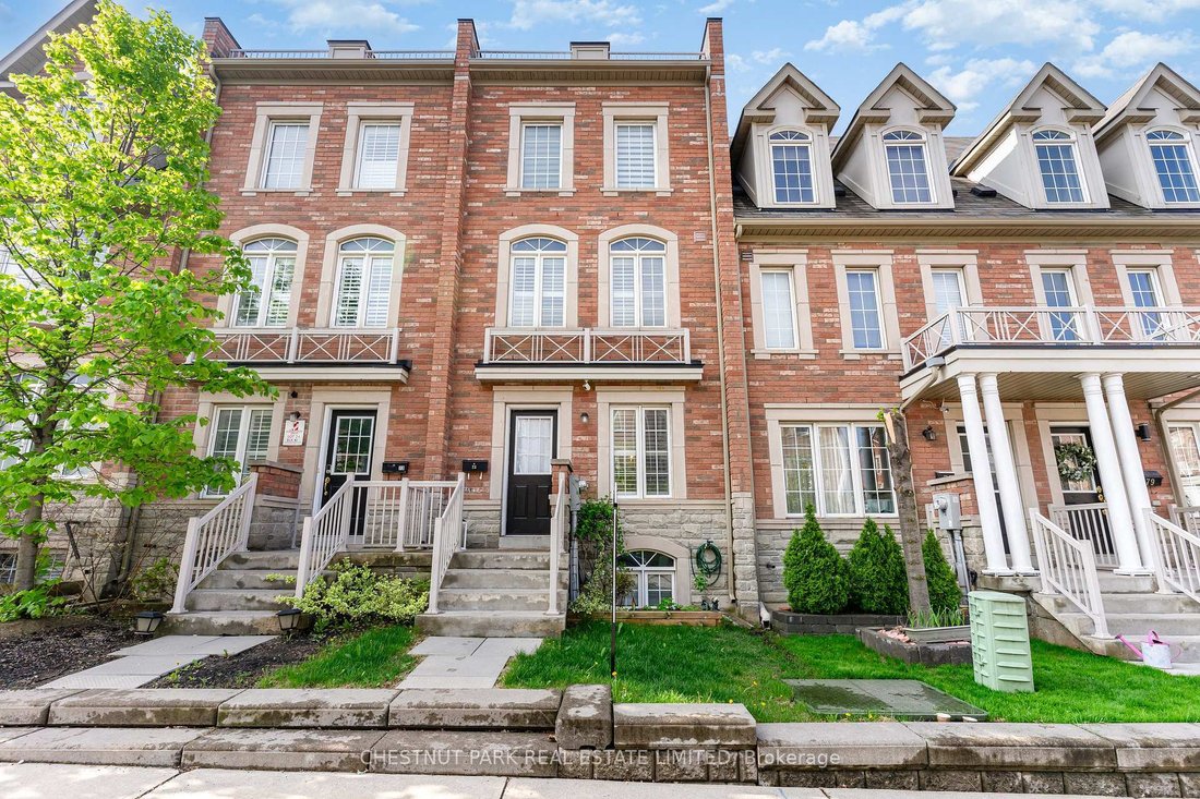 Villa in Toronto, Ontario, Canada 1 - 15647122