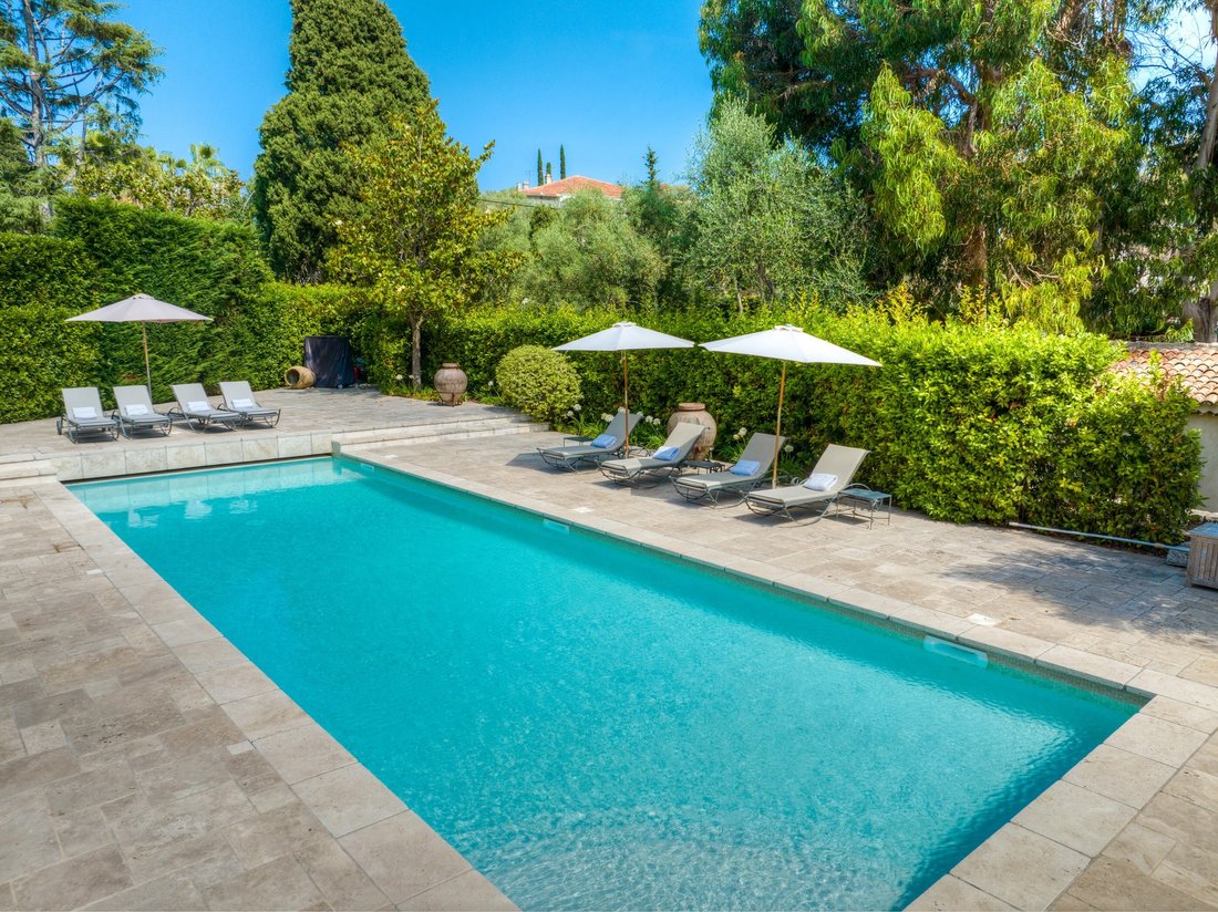 House in Antibes, Provence-Alpes-Côte d'Azur, France 2 - 15313241