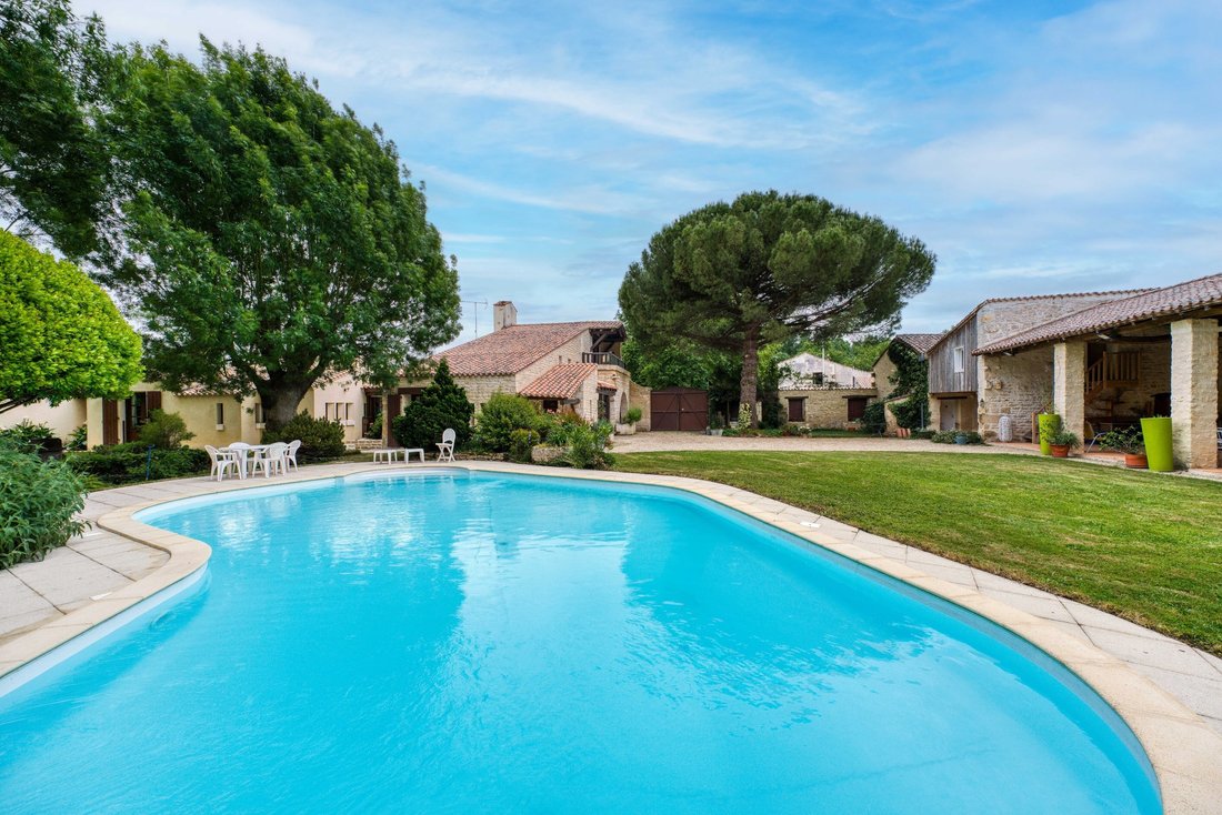 House in Aigrefeuille-d'Aunis, Nouvelle-Aquitaine, France 1 - 15740078