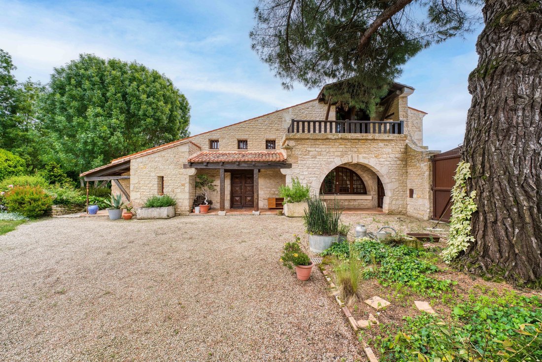 House in Aigrefeuille-d'Aunis, Nouvelle-Aquitaine, France 1 - 15740078