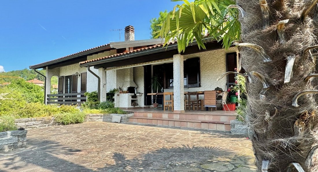 House in Luino, Lombardy, Italy 1 - 15741119