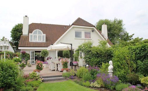 House in Valkenburg, South Holland, Netherlands 1