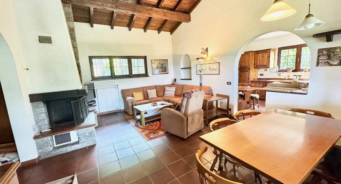 House in Luino, Lombardy, Italy 2 - 15741119