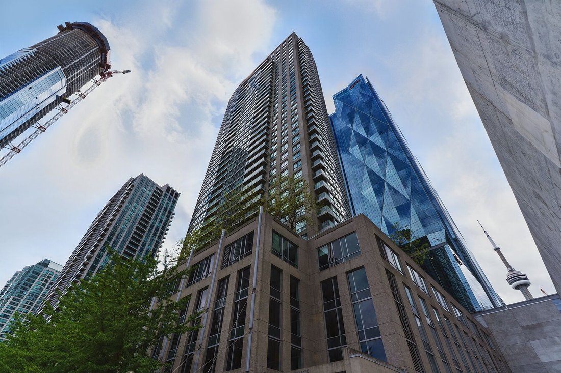 Condo in Toronto, Ontario, Canada 3 - 15742028